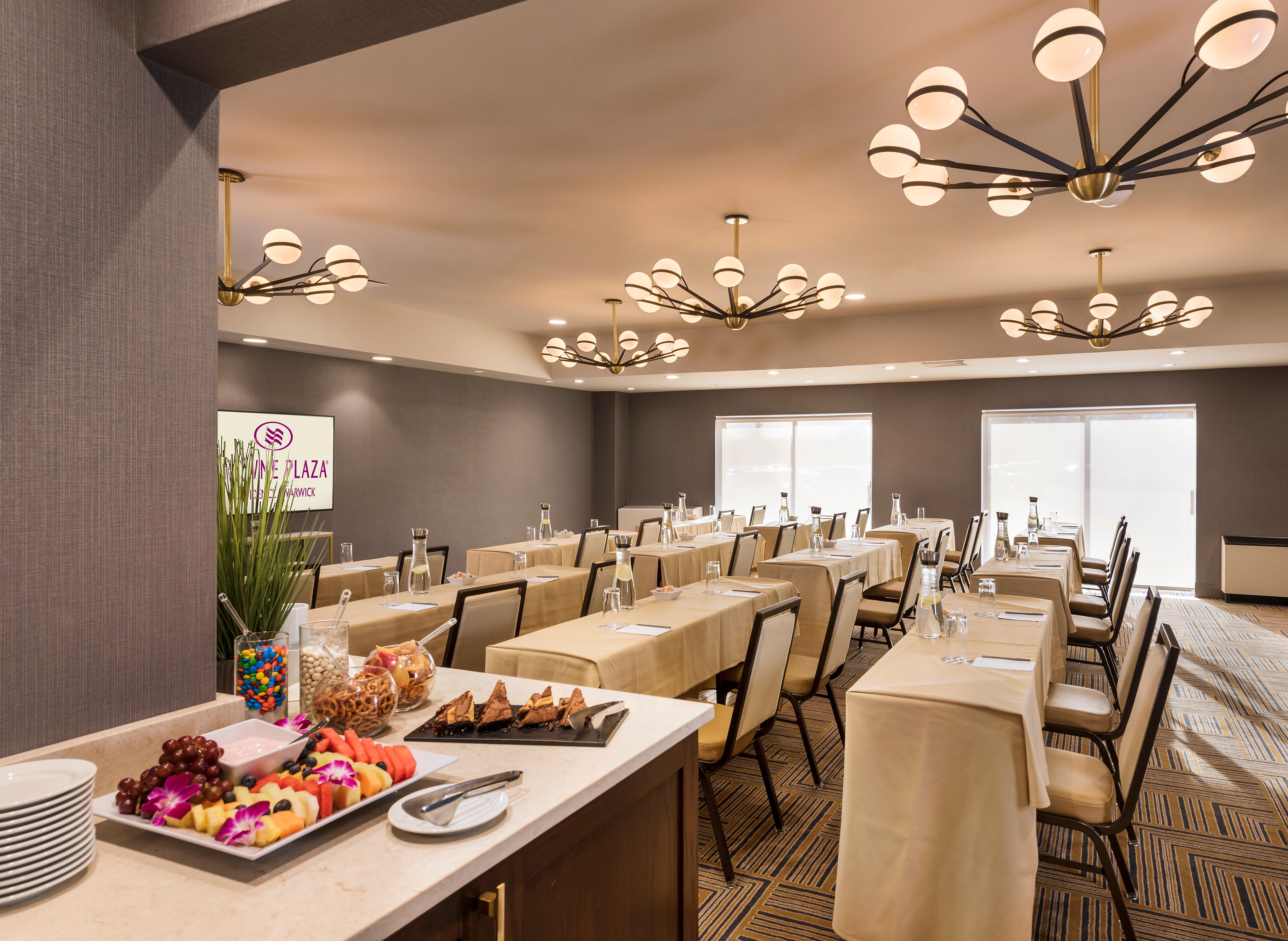 Crowne Plaza Providence-Warwick Hotel Екстериор снимка